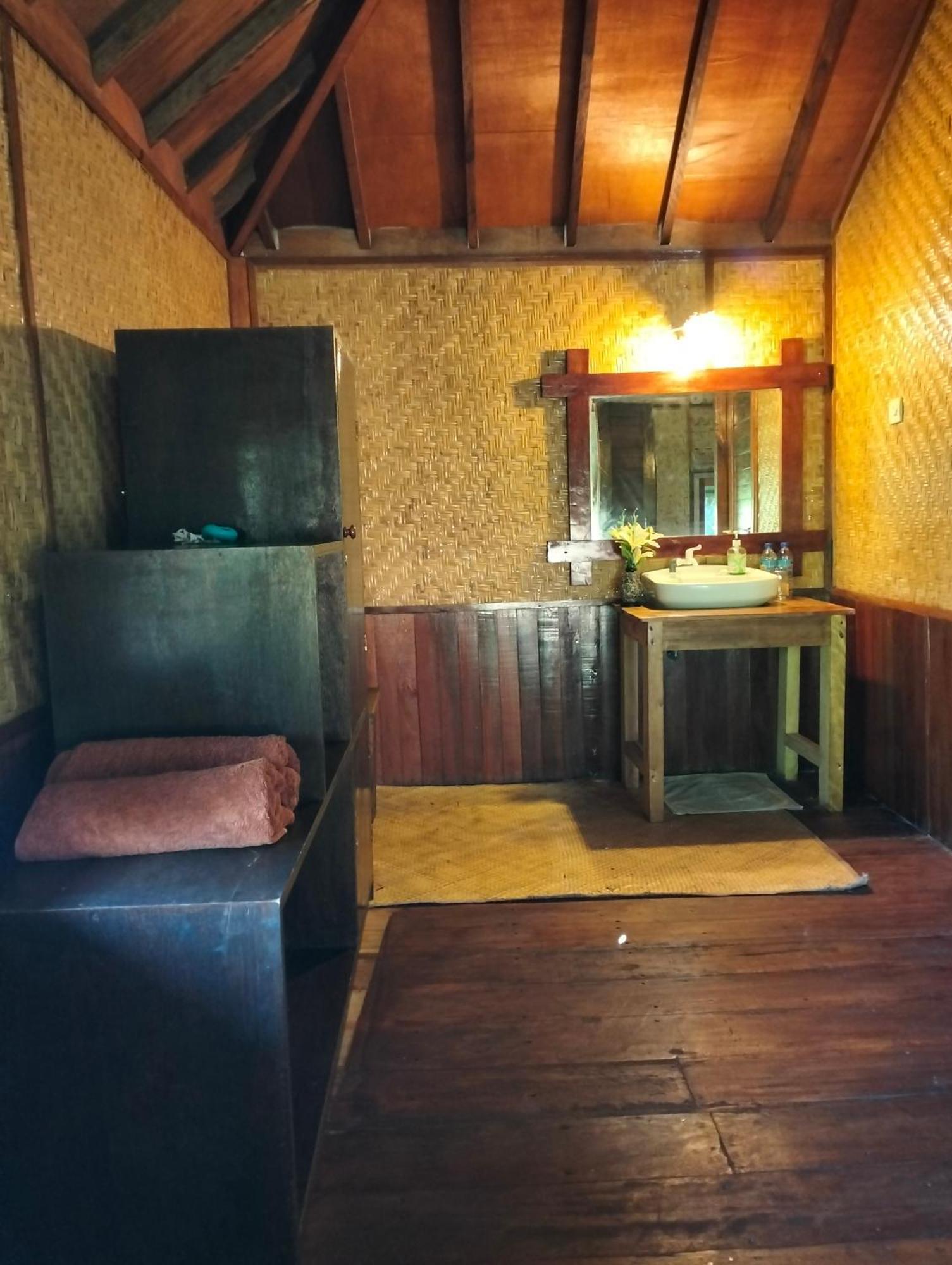 Tangga Bungalows Gili Air Room photo